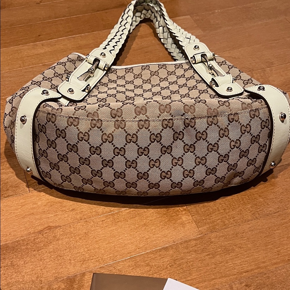 Gucci Beige and Cream Shoulder Bag - Picture 4 of 6
